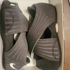 Nike Studio Wrap Yoga BDance Small 6-7.5